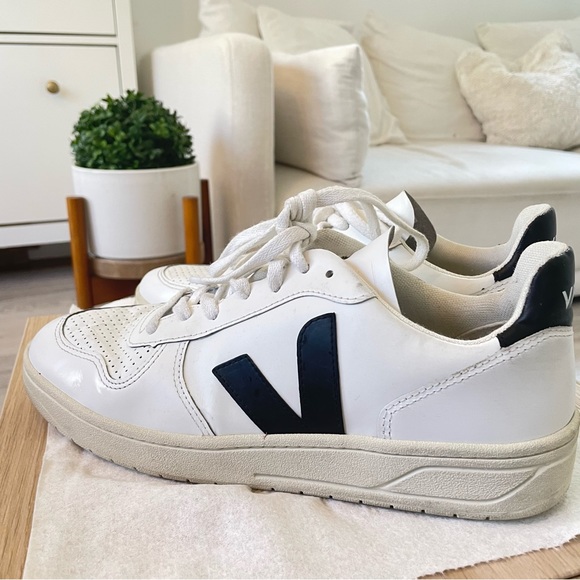 Veja Men's V-10 Rubber Trimmed Leather Lace Up Sneaker, US Size 10 - Picture 7 of 7